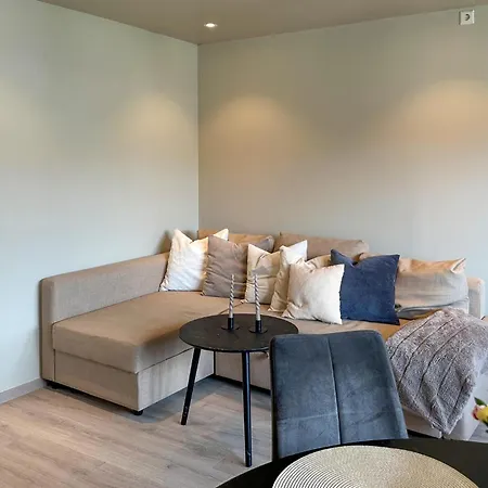 2 Bedroom Cozy In Laksevag *