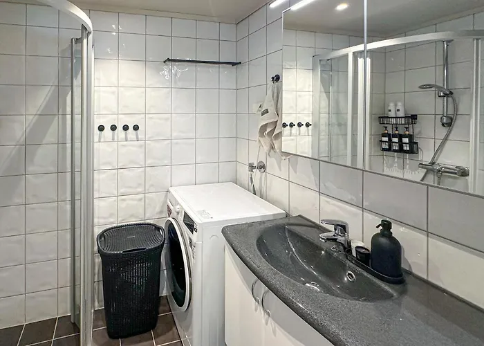 2 Bedroom Cozy In Laksevag *