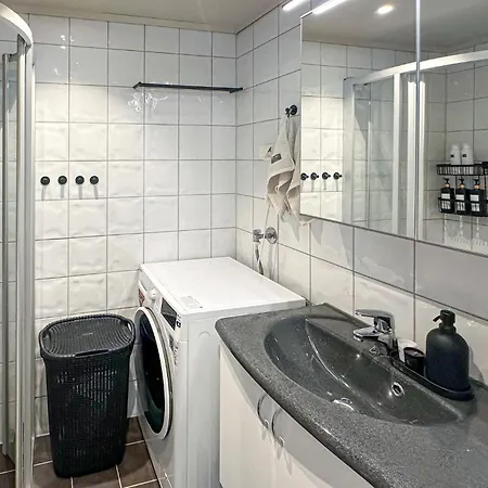 2 Bedroom Cozy In Laksevag *