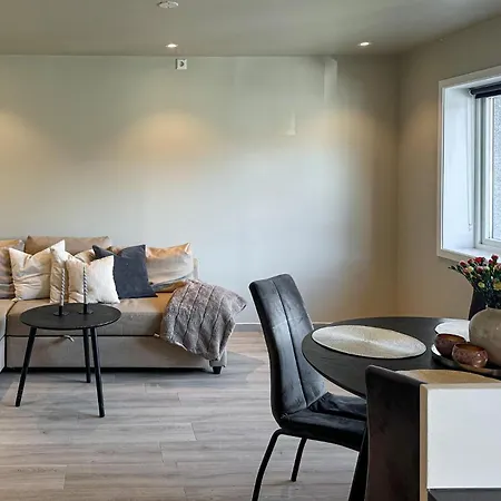 شقة 2 Bedroom Cozy In Laksevag *
